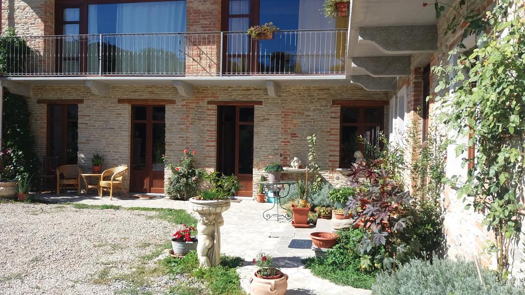 Agriturismo ErcolAna Neviglie Esterno foto